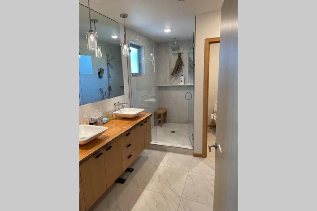 Cheerful New Modern Townhome Close To Downtown Seattle Exterior photo