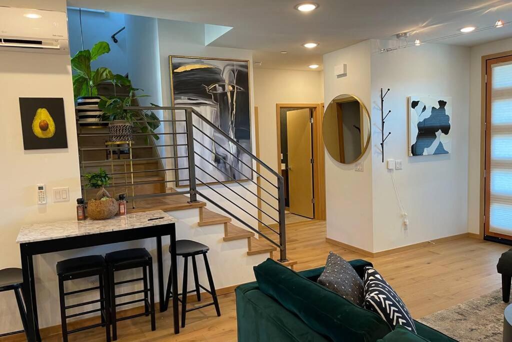Cheerful New Modern Townhome Close To Downtown Seattle Exterior photo